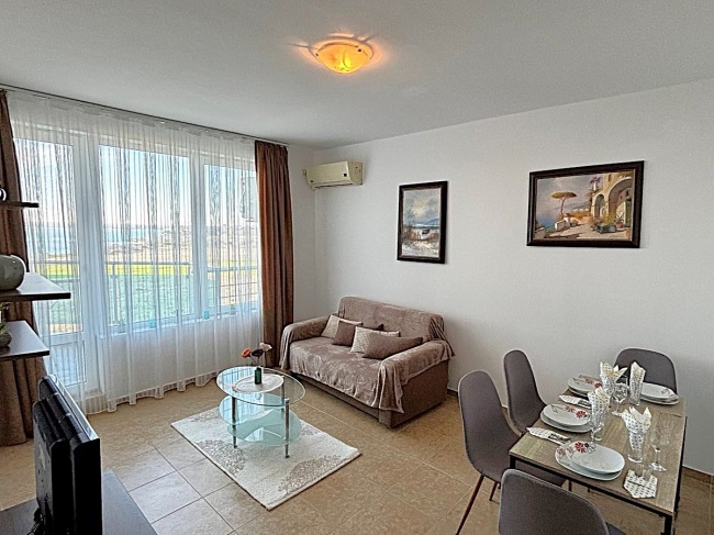 Sea front apartment for sale in Ravda