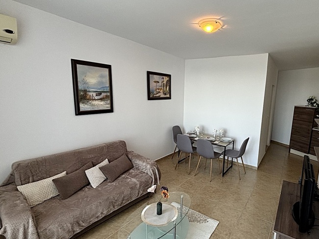 Sea front apartment for sale in Ravda