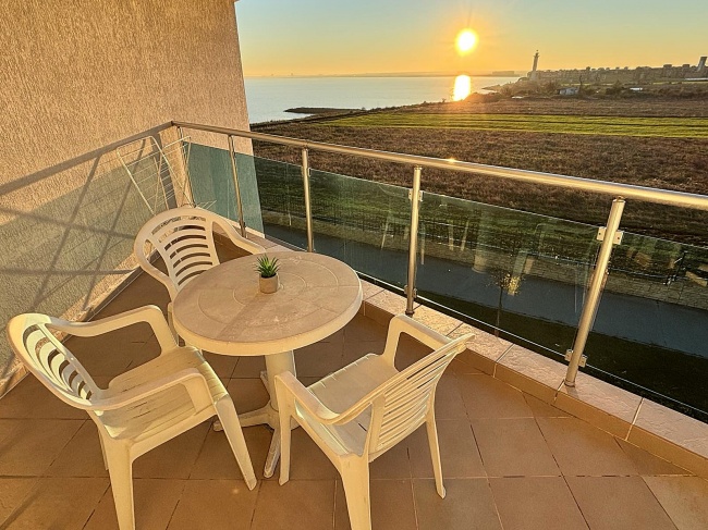 Sea front apartment for sale in Ravda